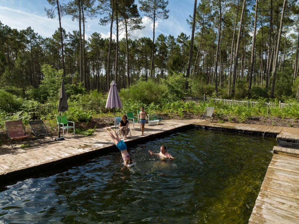 Hébergement insolite avec piscine naturelle