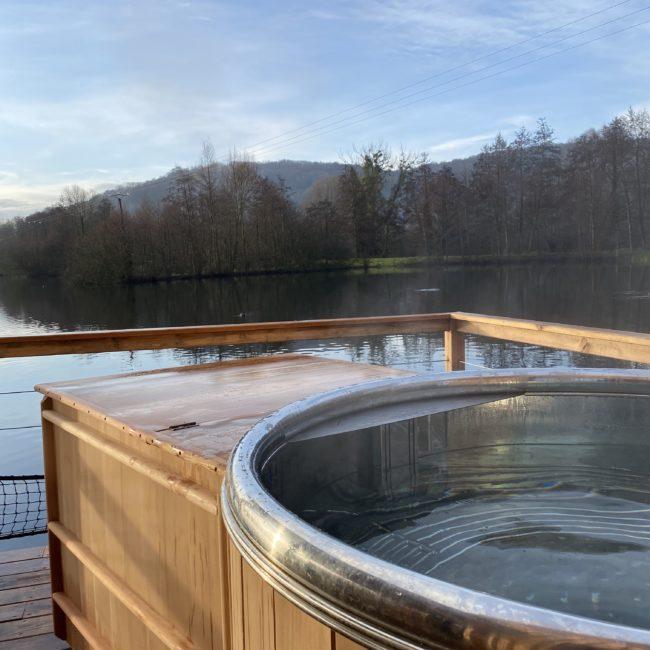 Cabane flottante avec spa pour 4 personnes